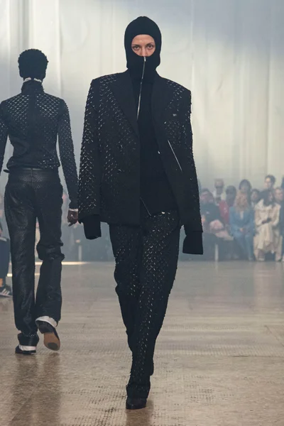 Look 50